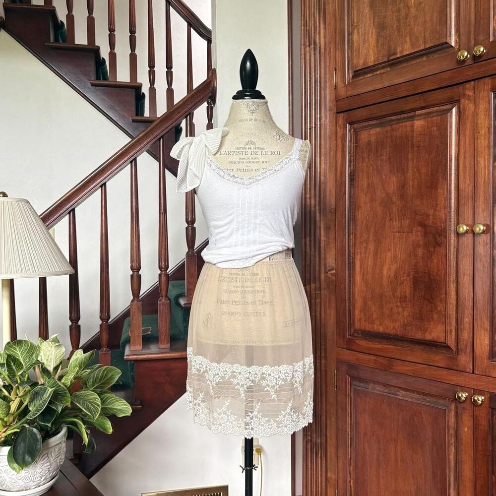 Wacoal White and Cream Mesh Slip Skirt Vintage Lace